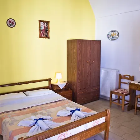 Studio Maria Kafouros Perissa (Santorini)